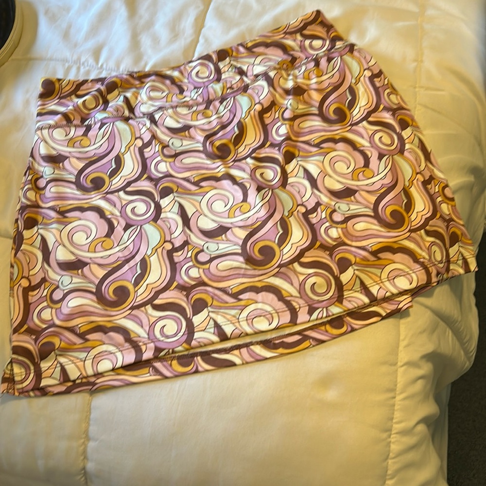 Kenzie skort muti color swirl design woman size large